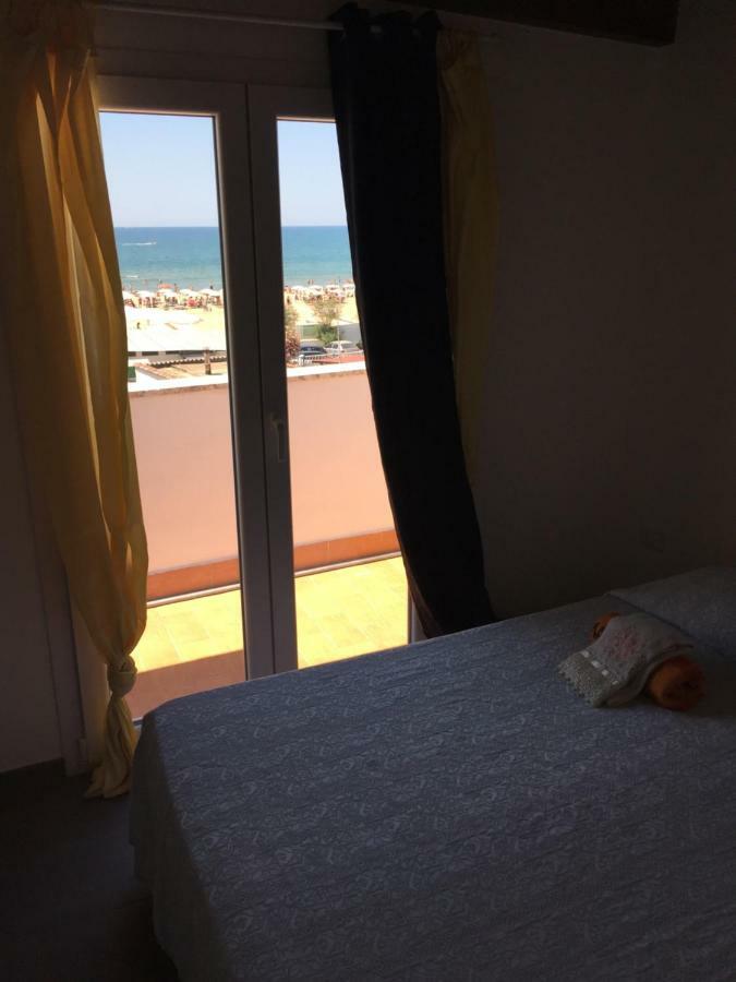 La Casa Di Leila Apartment Passoscuro Bagian luar foto
